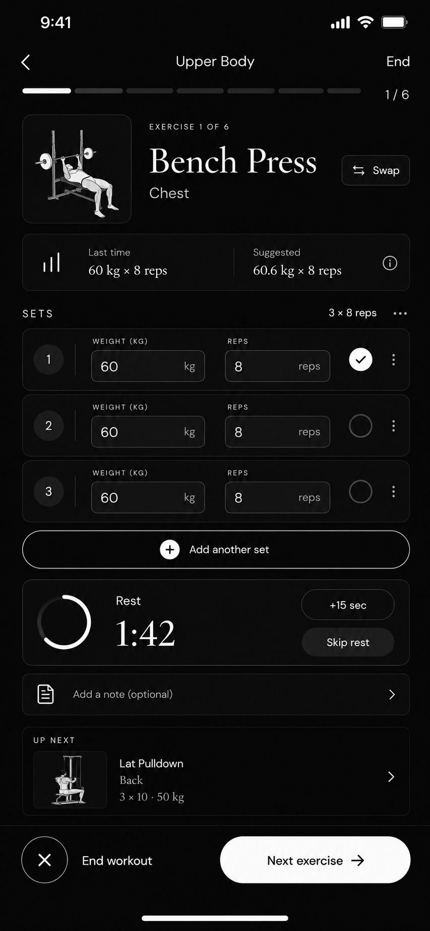 Aktiver Workout-Screen für Bankdrücken mit letzten 60 kg und vorgeschlagenen 60,6 kg samt Pausen-Timer